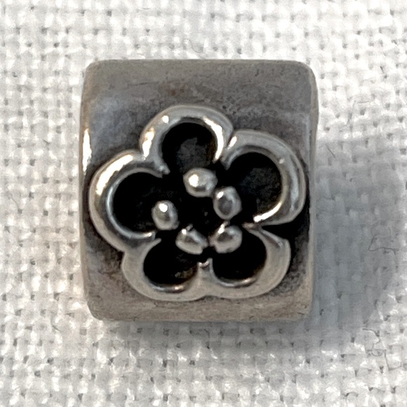 Pandora Jewelry - Authentic Pandora Authentic Retired Sterling Silver Daisy Bead